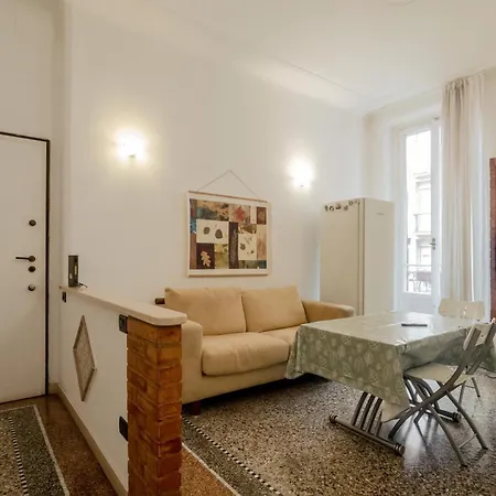 Guesthost - Corso Lodi Cozy With Balcony Lägenhet