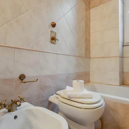 Guesthost - Corso Lodi Cozy With Balcony * Milano